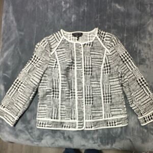 Jones New York Short Jacket White/Black Hidden Zip Front & Pockets Size 14